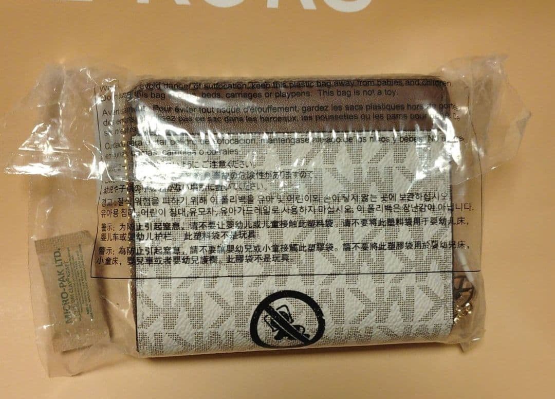 Michael Kors 　マイケルコース　二つ折り財布 モノグラム