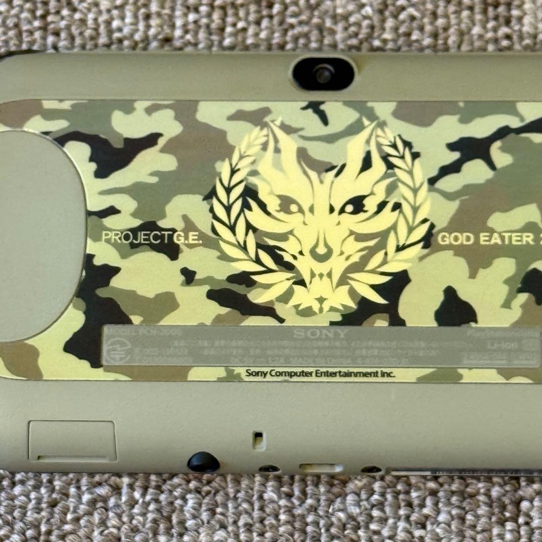 【美品】PSVITA PCH-2000 ゴッドイーター2 フェンリル