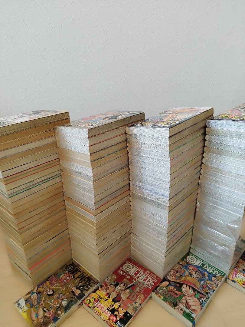 ワンピースONE PIECE　　 1巻〜114巻　全巻セット+公式ガイド本4冊