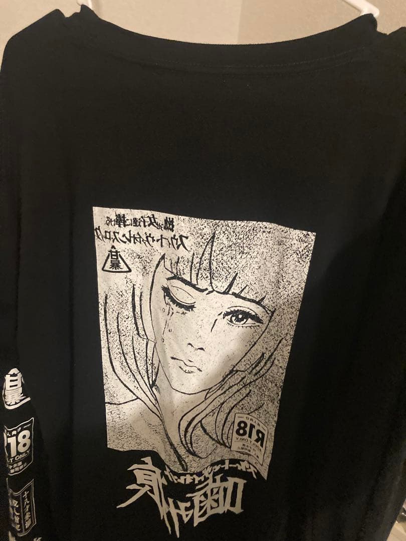 甘い暴力　噛み痕ロンT 黒