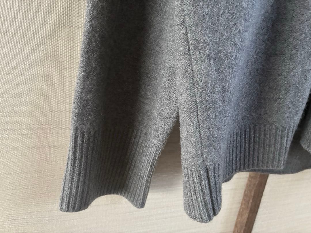 新品COSコスVネックカーディガンXSグレー