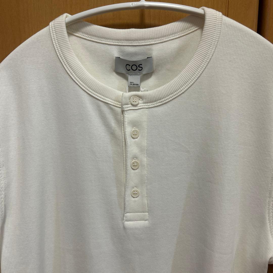 COS ホワイト ヘンリーネック Tシャツ
