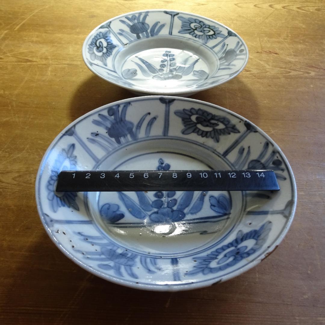 染付け　中皿　２つ　直径：17.5cm　1つに直しあります。　唐物　中国古玩？