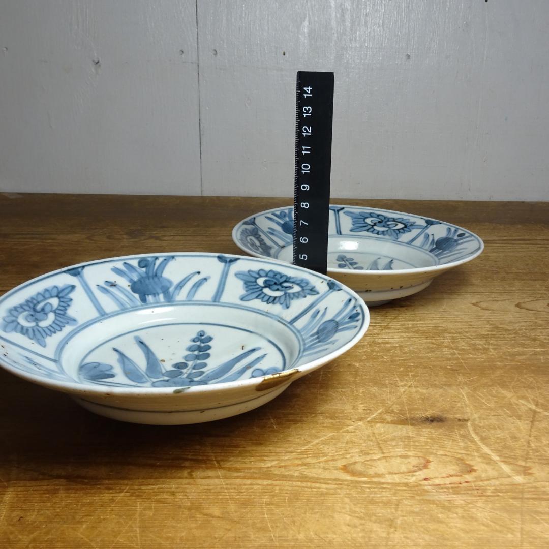 染付け　中皿　２つ　直径：17.5cm　1つに直しあります。　唐物　中国古玩？