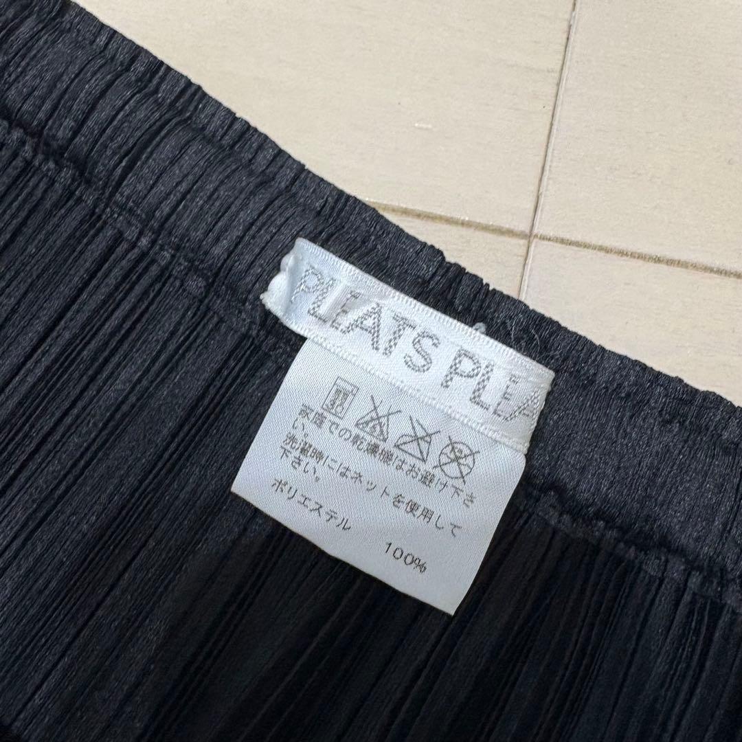 プリーツプリーズ　スカート サイズ2 黒　ISSEY MIYAKE