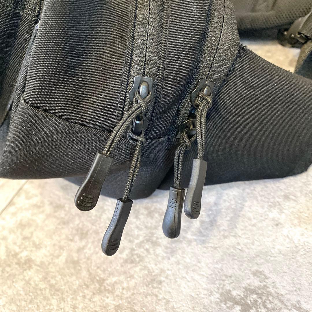 【美品】POMULU 2WAYヒップシート ショルダーバッグ ブラック 抱っこ紐