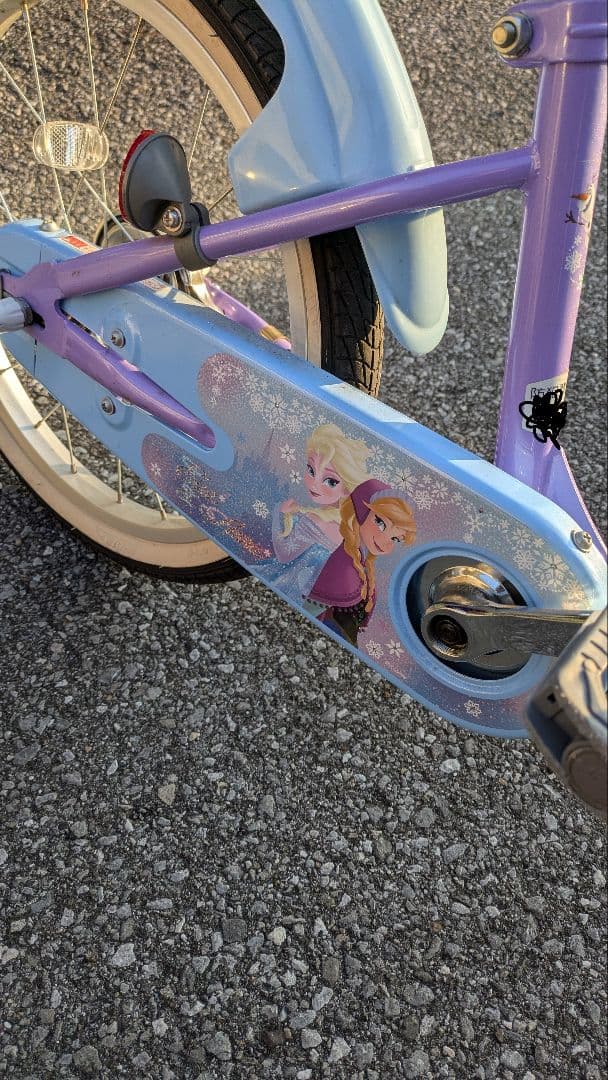 ♡♡　子供用自転車　18インチ　アナと雪の女王　ヘルメット着き　室内保管