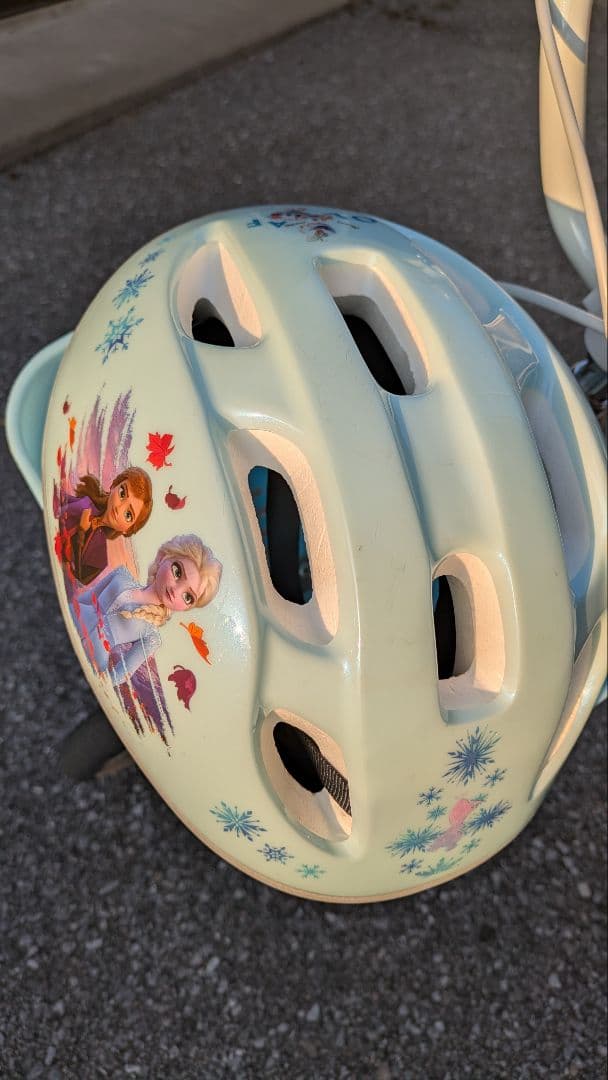 ♡♡　子供用自転車　18インチ　アナと雪の女王　ヘルメット着き　室内保管