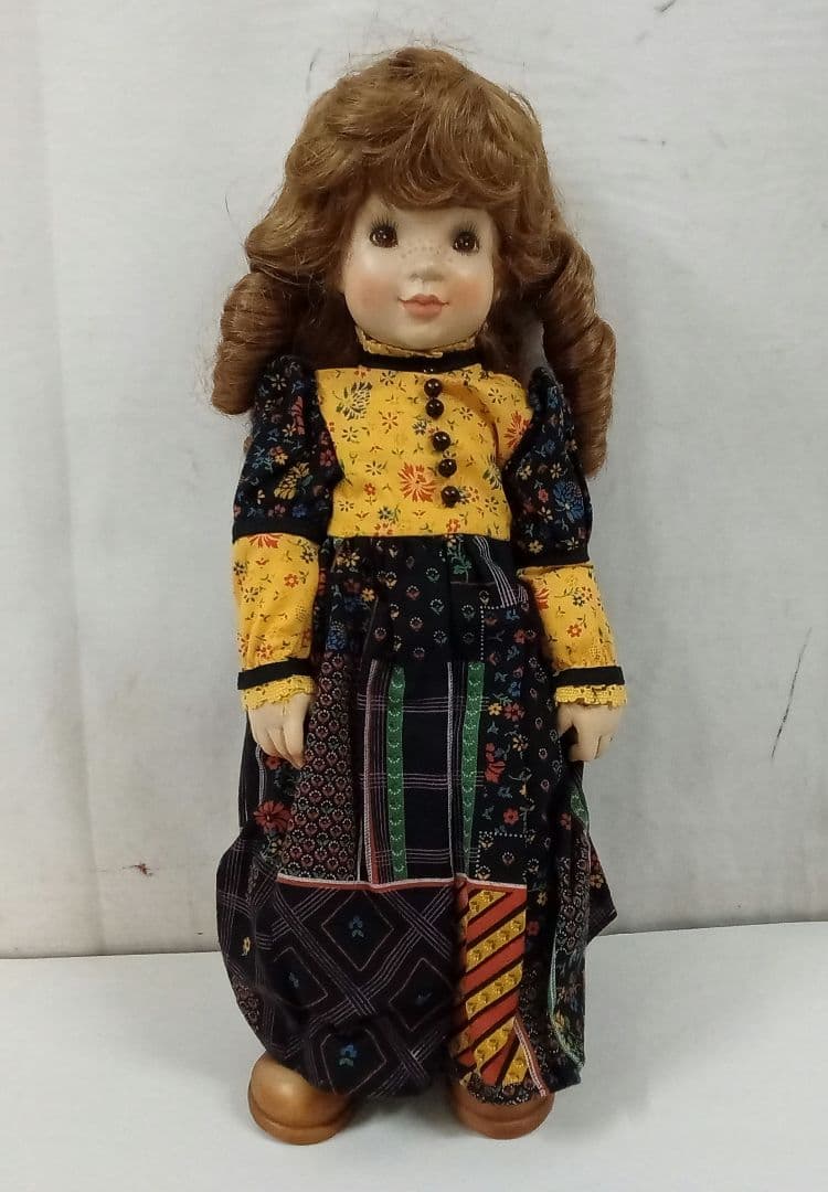 【M03-18】 ANRI アンリ wood doll 木彫り サラケイ