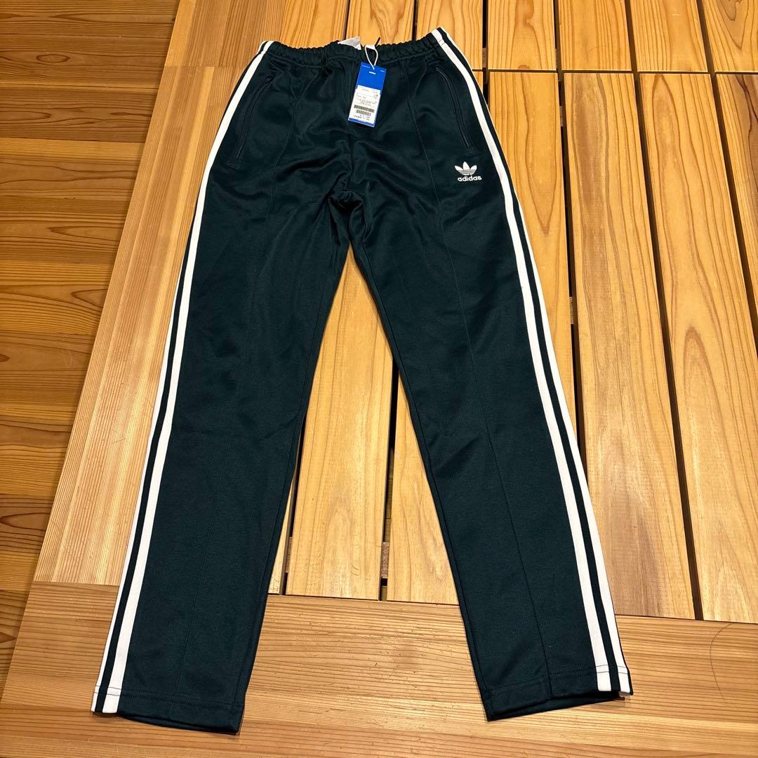 adidasトラックパンツ