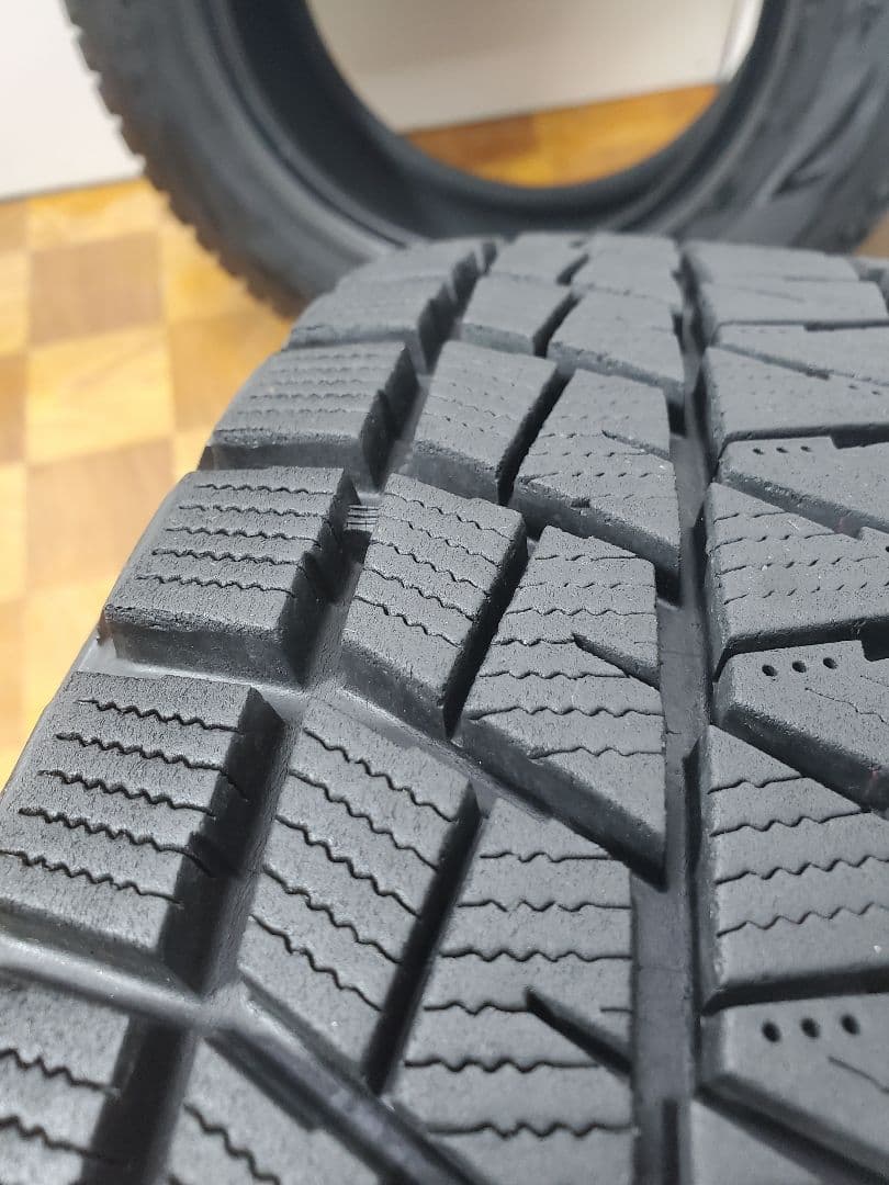 215/70R16 スタッドレス ブリヂストン DM-V1