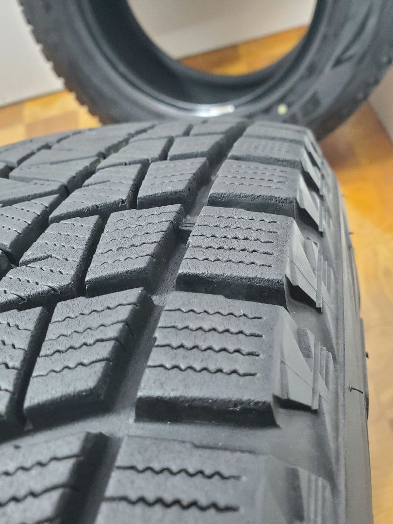 215/70R16 スタッドレス ブリヂストン DM-V1