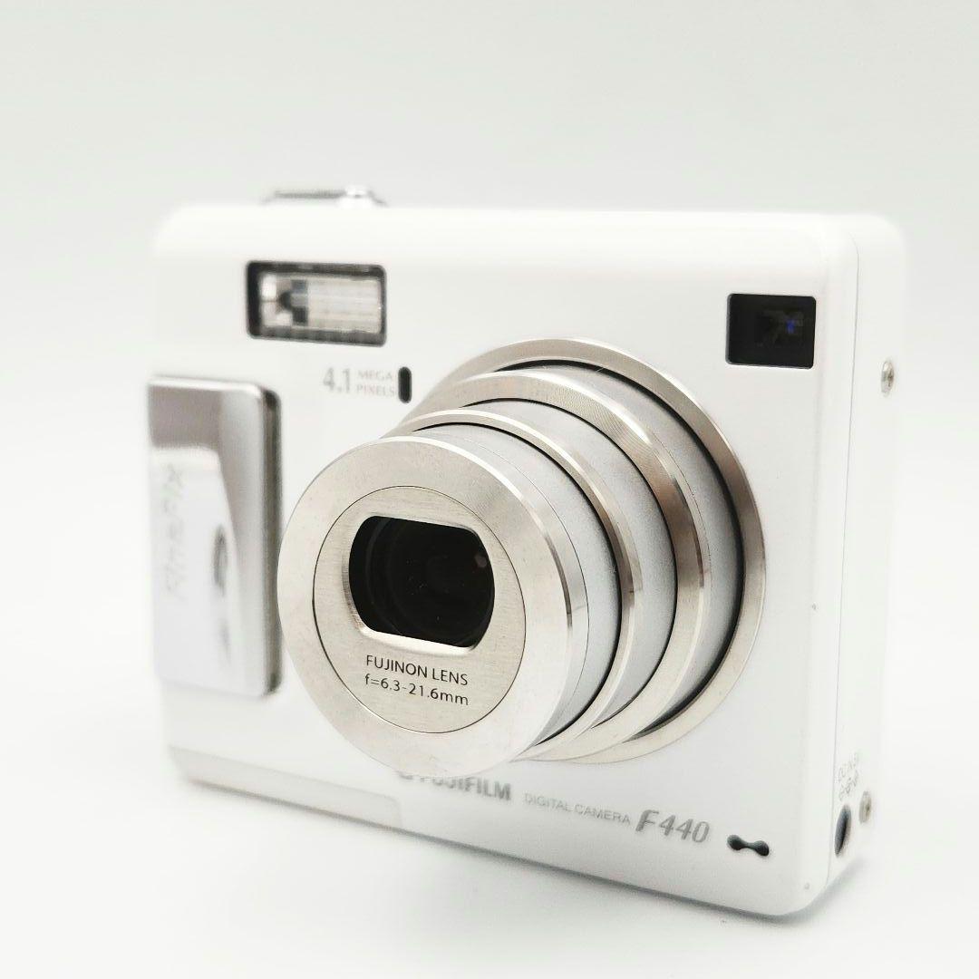 FUJIFILM FinePix F440 コンパクトデジタルカメラ ホワイト