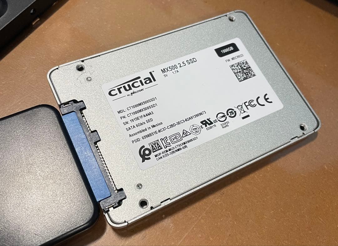 crucial 1TB 2.5インチSSD USB接続ケーブル.取り付け金具付