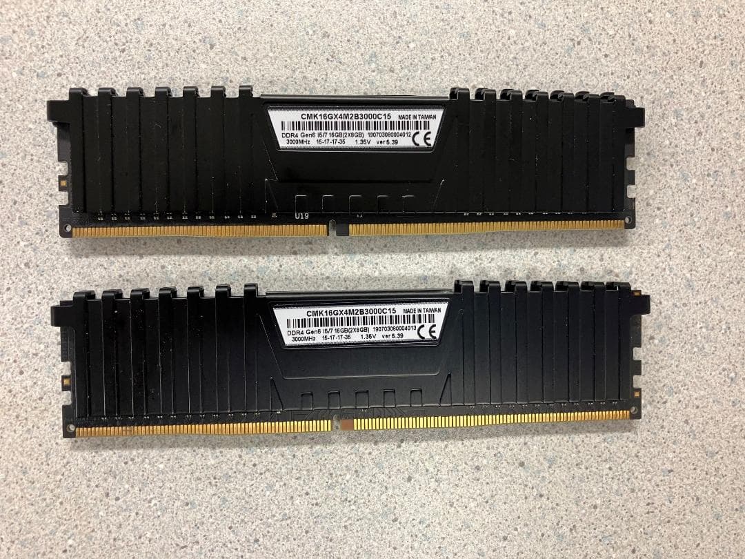 コルセアLPX DDR4-3000(OC)メモリ 8GBx2枚　計16GB