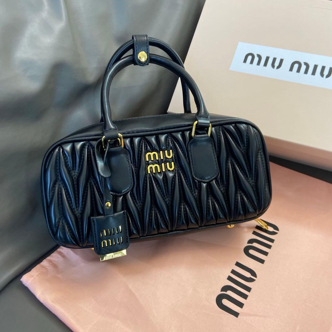 MIU MIU ブラックレザー ハンドバッグ