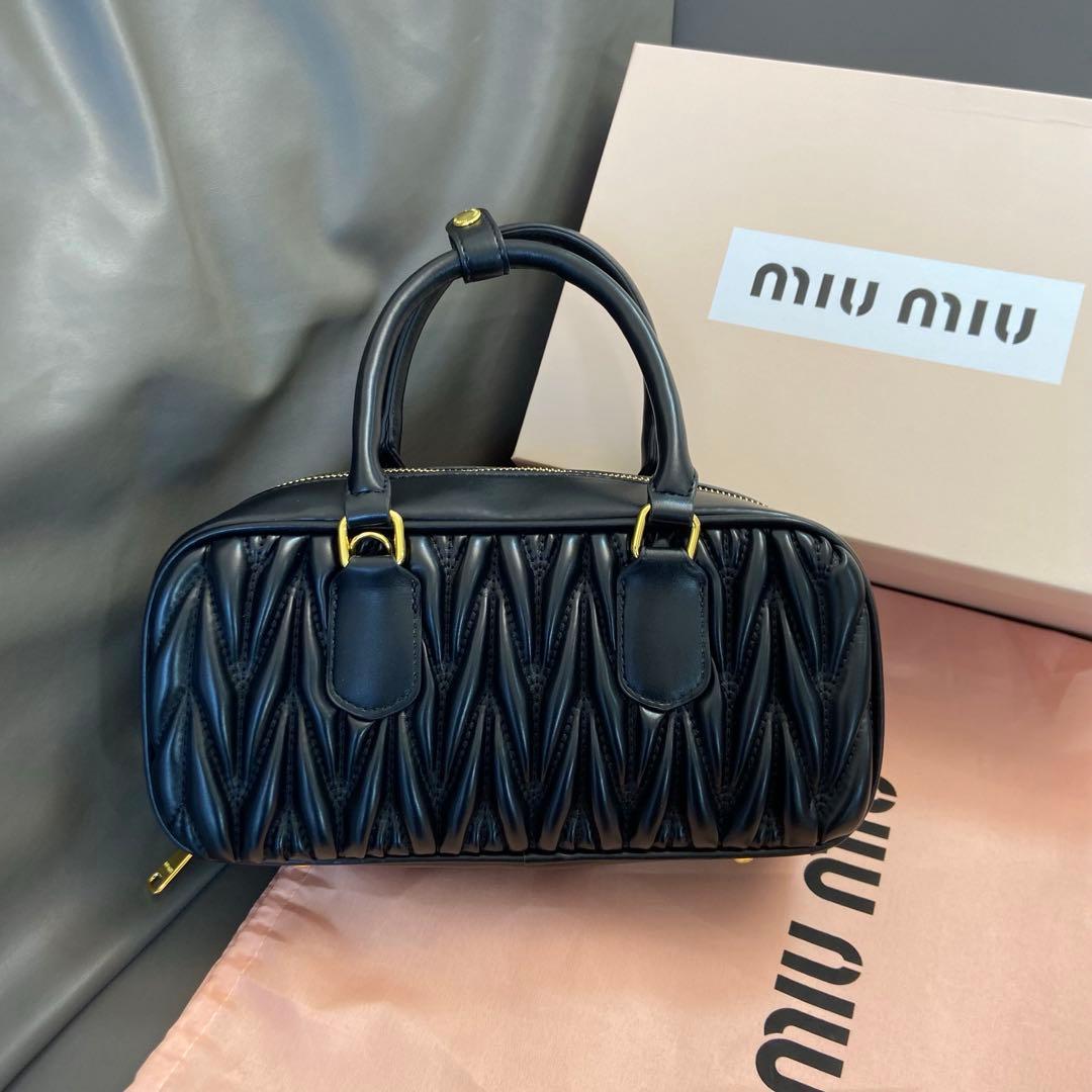 MIU MIU ブラックレザー ハンドバッグ