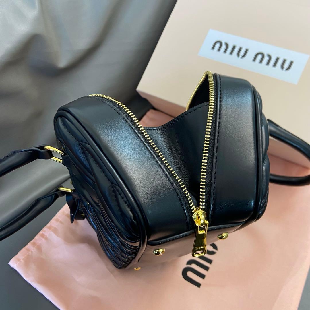 MIU MIU ブラックレザー ハンドバッグ