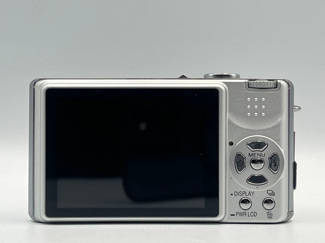 Panasonic デジタルカメラ LUMIX DMC-FX7 シルバー 本体