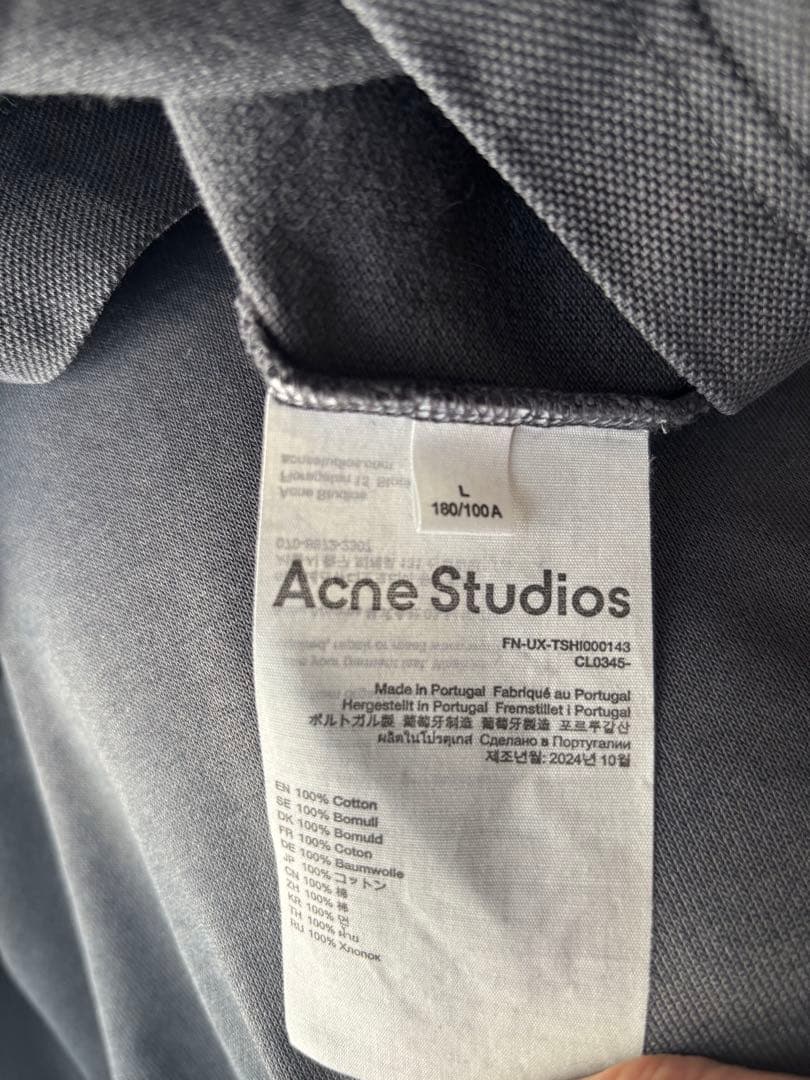 「TT！」Acne Studious ロゴTシャツ -