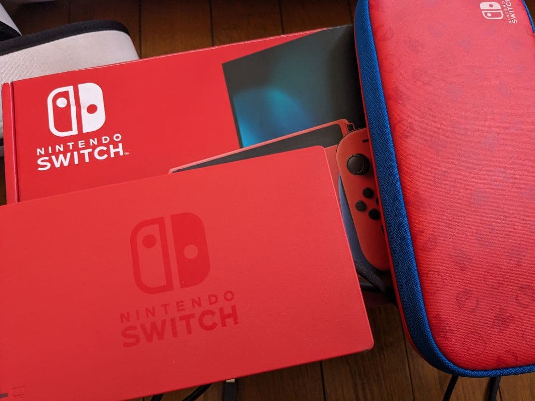 Nintendo Switch マリオレッド 本体 キャリングケース付き