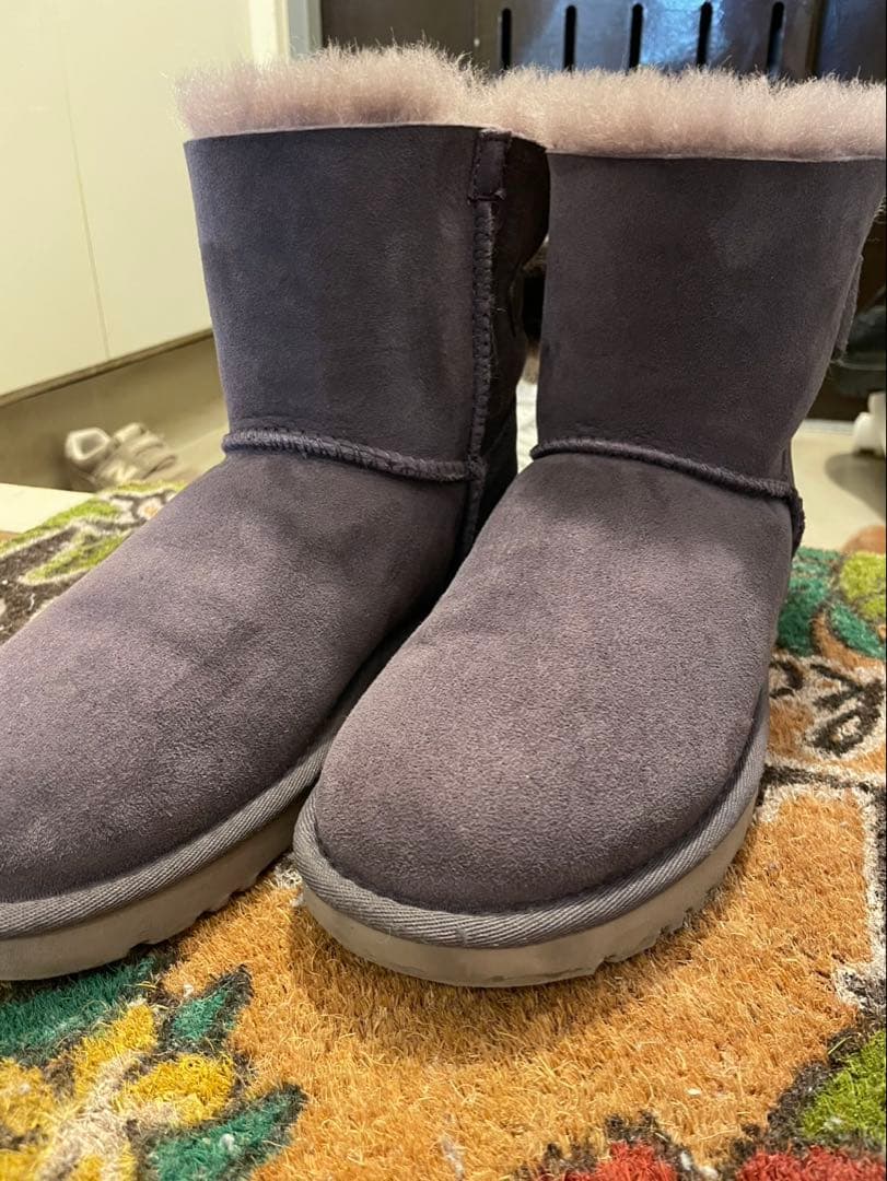 UGG リボン付きムートンブーツ ダークパープル
