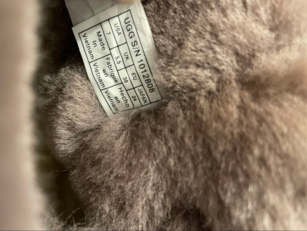 UGG リボン付きムートンブーツ ダークパープル