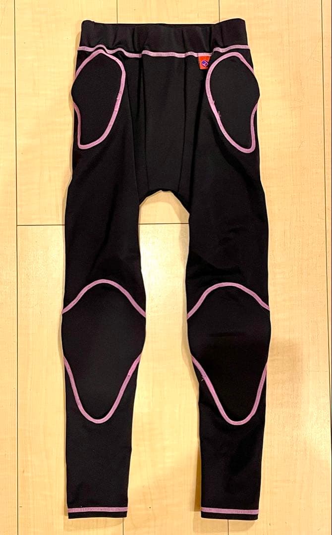 子ども用anonヘルメット・SMITHゴーグル・ROXYグローブ・プロテクター