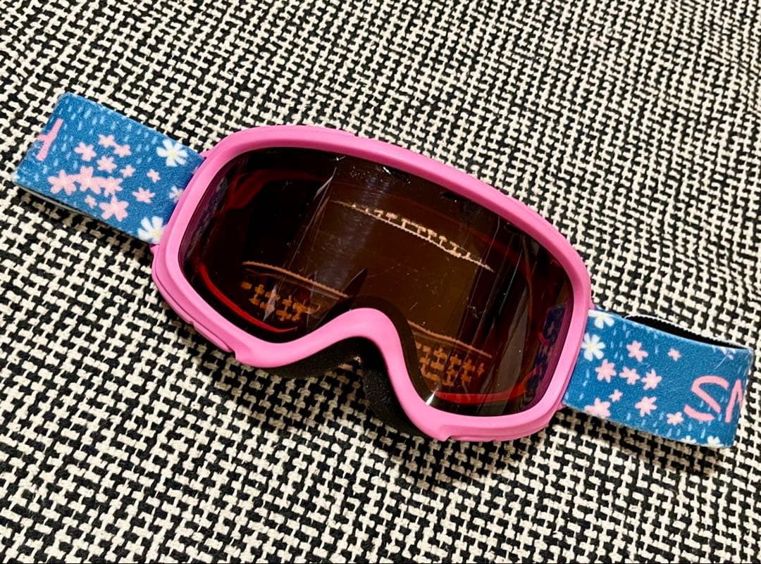 子ども用anonヘルメット・SMITHゴーグル・ROXYグローブ・プロテクター