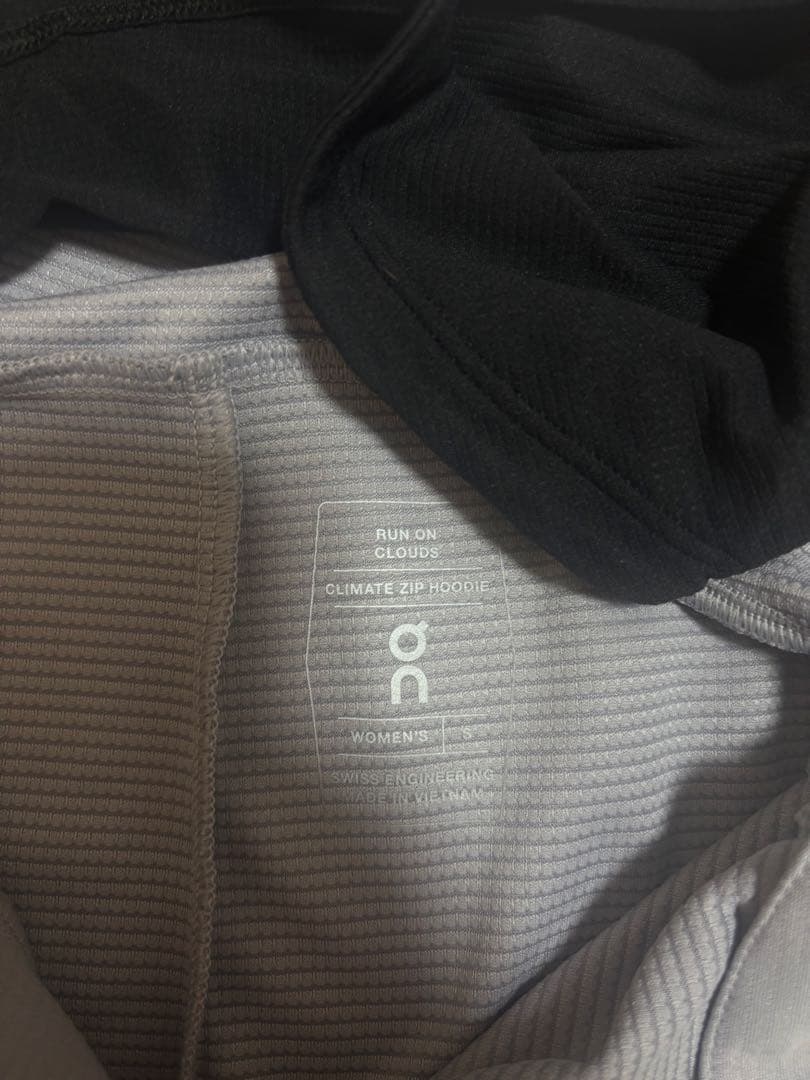 ON Climate Zip Hoodie グレー 女性用 S (日本サイズM)
