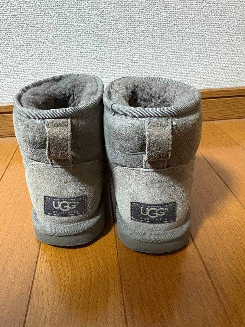 【極美品】UGG グレー ミニ丈ムートンブーツ