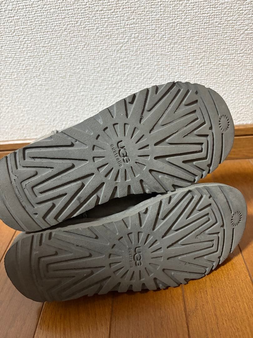 【極美品】UGG グレー ミニ丈ムートンブーツ