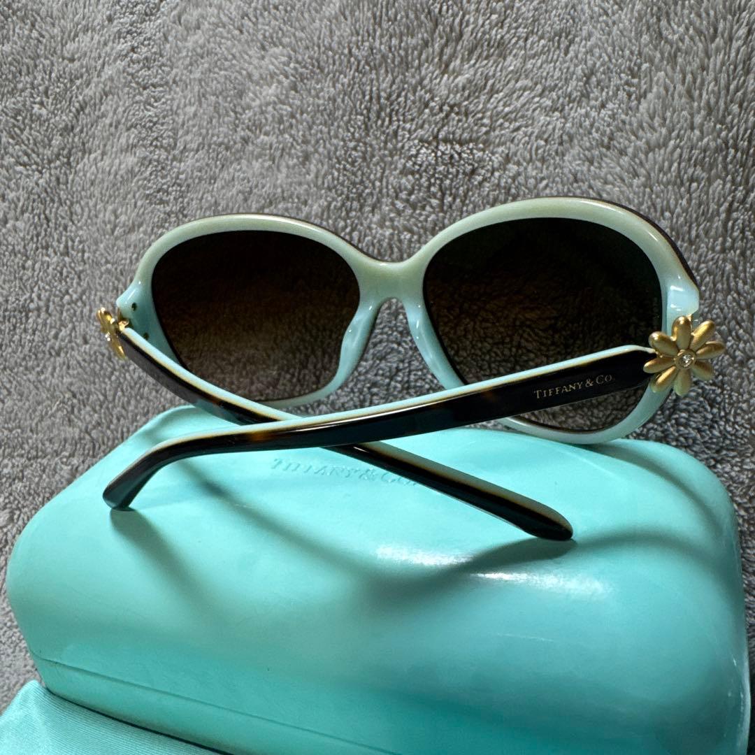 Tiffany & Co. フラワーモチーフ サングラス