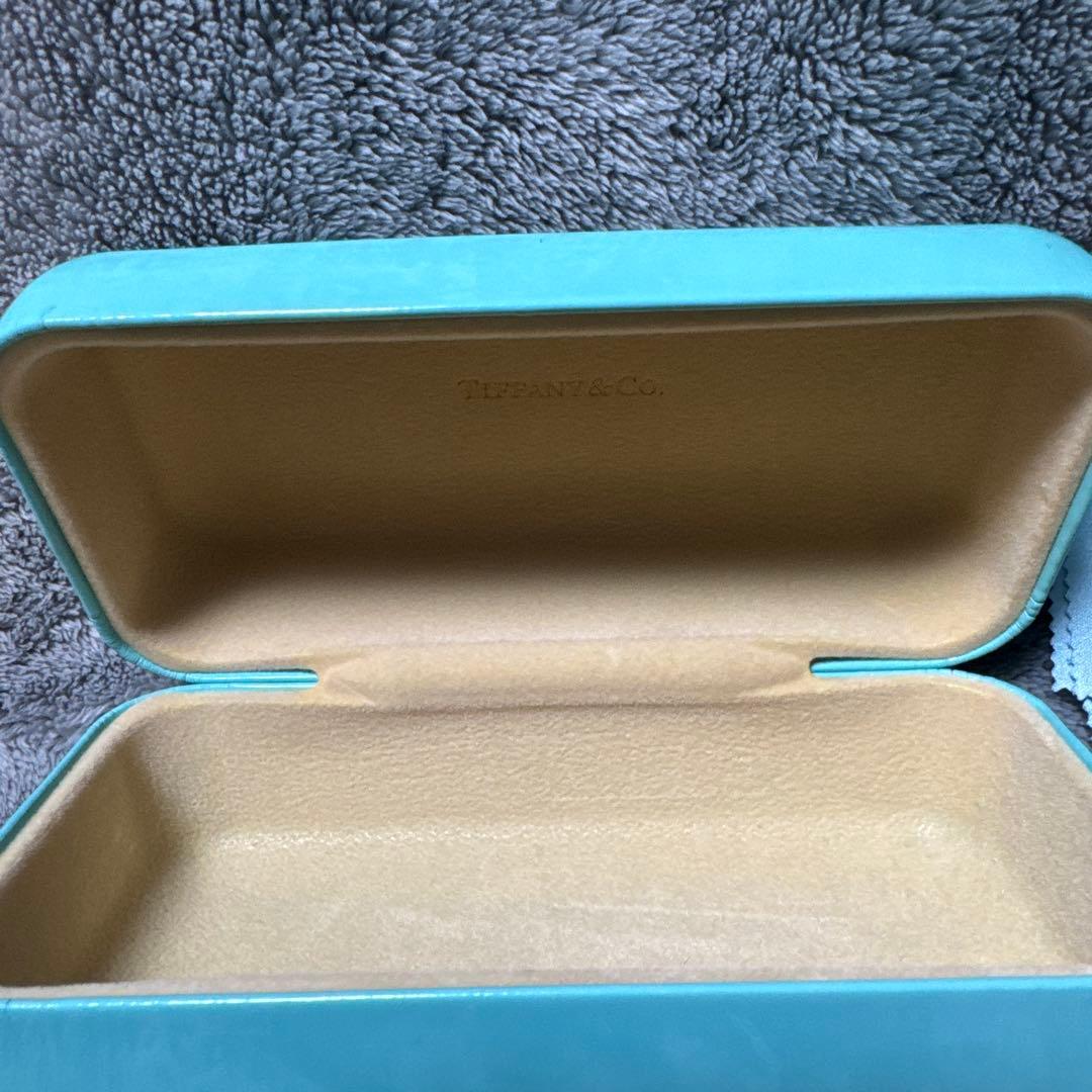 Tiffany & Co. フラワーモチーフ サングラス