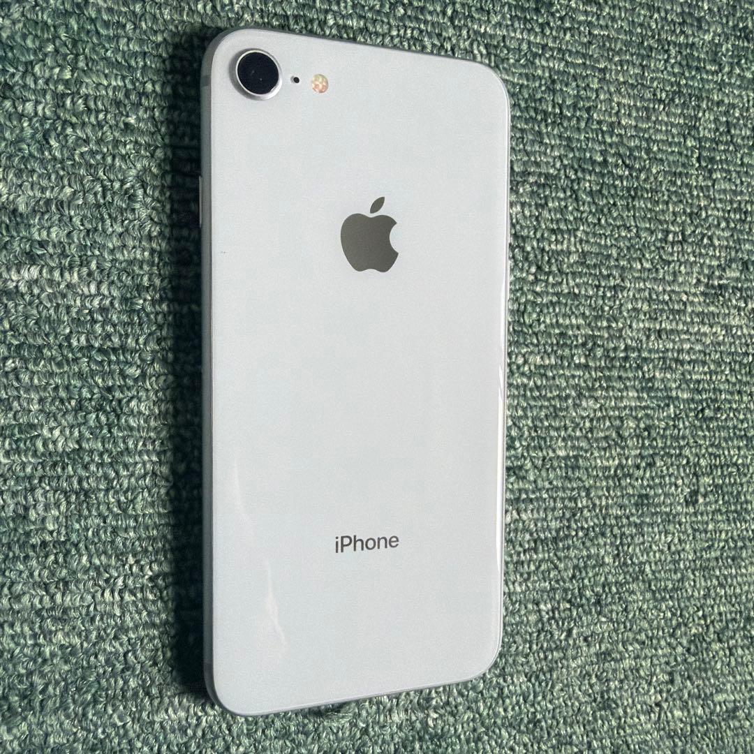 S*）様 iPhone 8 シルバー