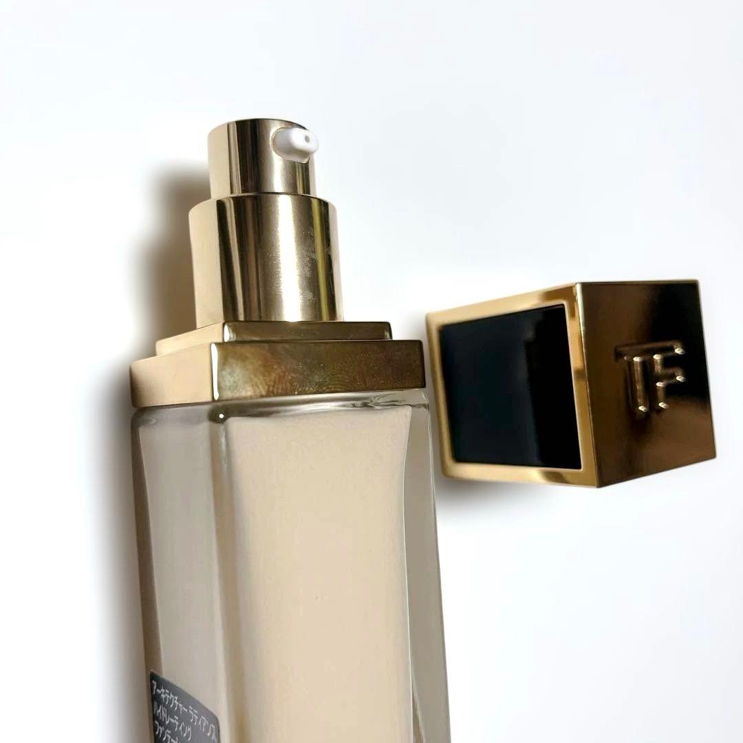 TOM FORD アーキテクチャー ラディアンス ファンデーション　バニラ
