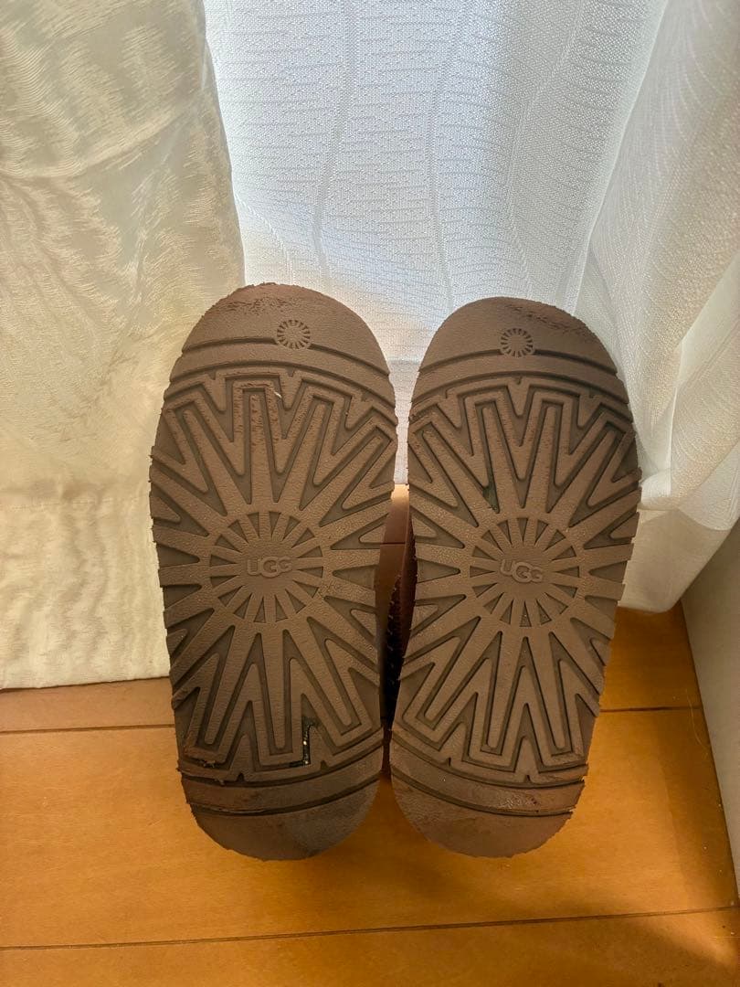S*様 正規品　先月購入！　UGG ブラウン ムートンブーツ スリッポン　22.