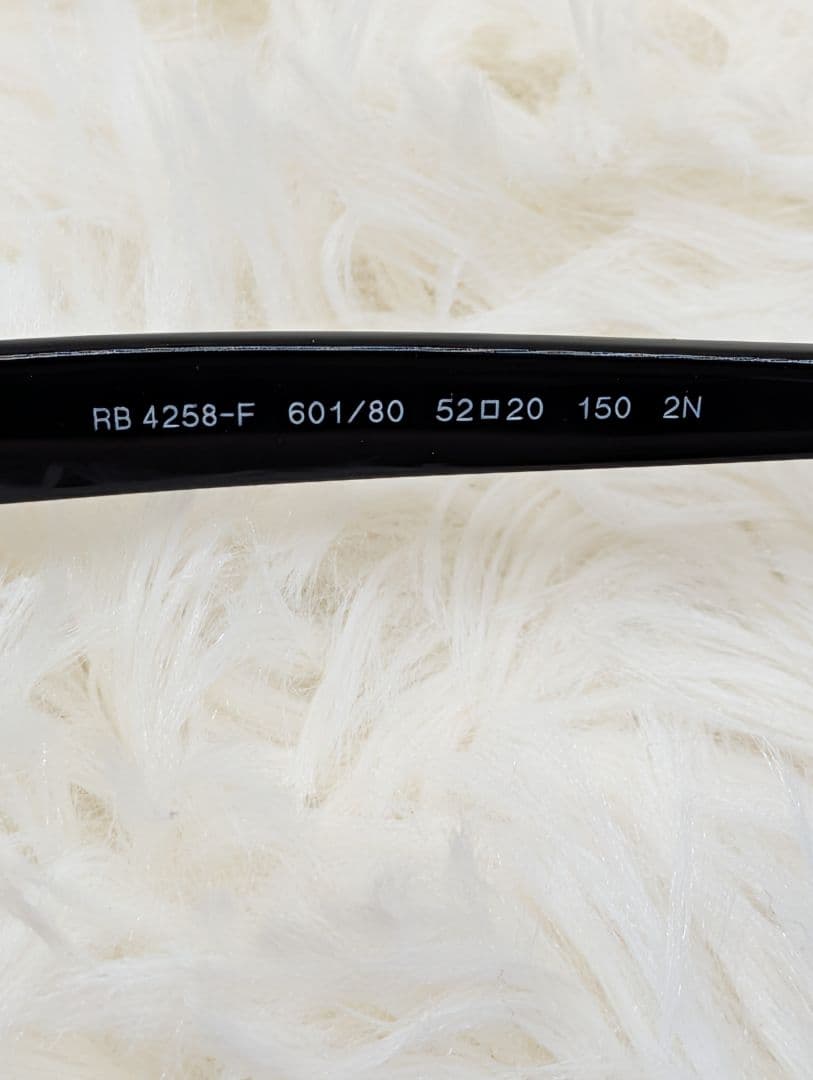 1212様Ray-Ban RB4258F ボストン型サングラス ブラック/ブルー