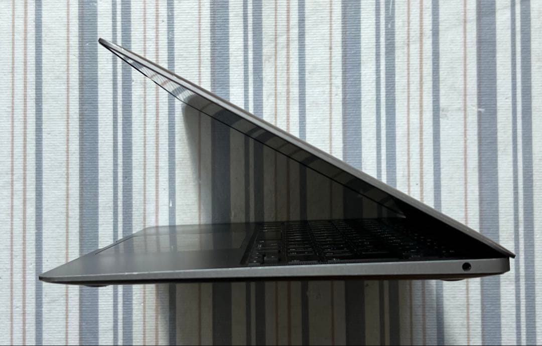 MacBook Air 13インチ (2020) i7/16G/512G