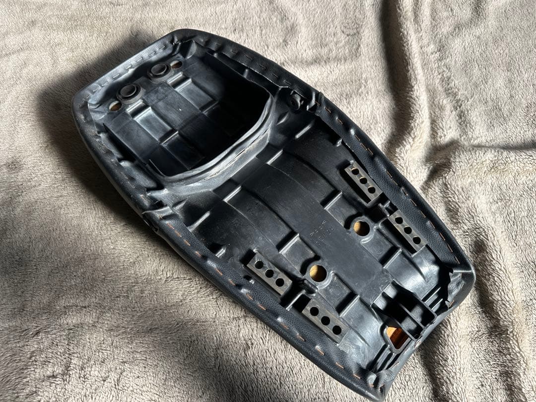 CB400SS ローダウンシート　純正シート