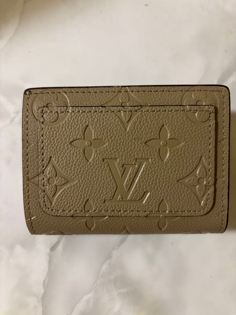 新品☆2つ折り財布ベージュ