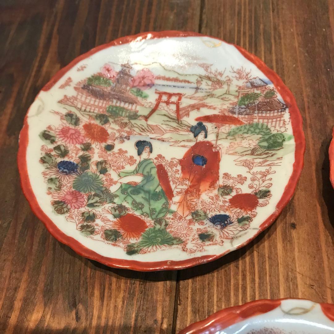 美品　陶芸　年代物　赤絵皿　菊花　銘々皿　丁寧に描かれた　華やかな皿　薄い作り