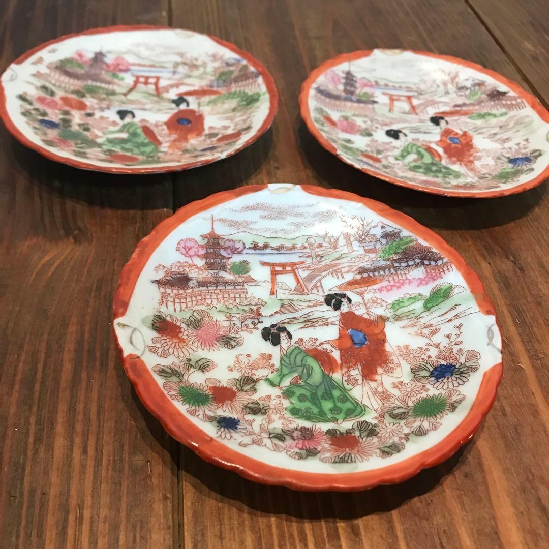 美品　陶芸　年代物　赤絵皿　菊花　銘々皿　丁寧に描かれた　華やかな皿　薄い作り