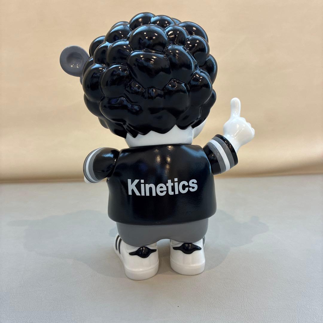 Kineticsコラボフィギュア