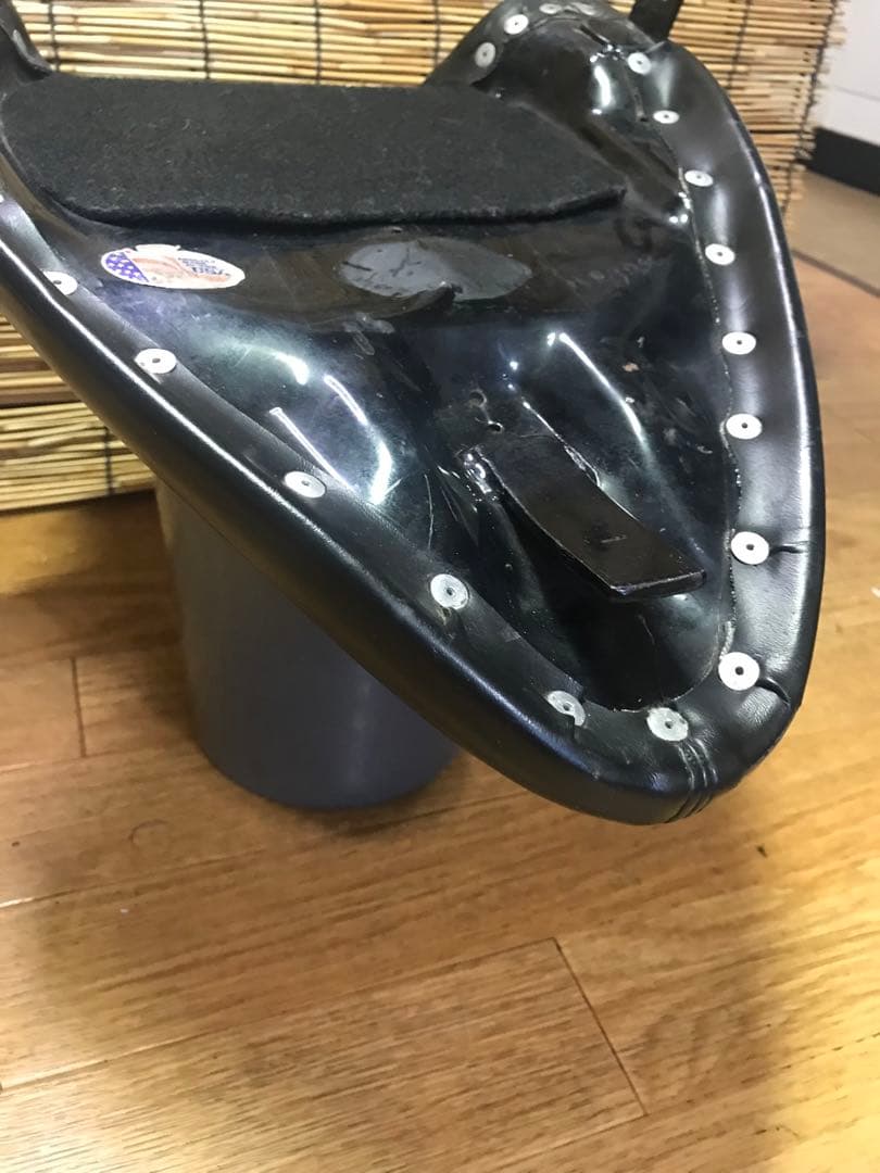 ハーレー ラペラ　シート