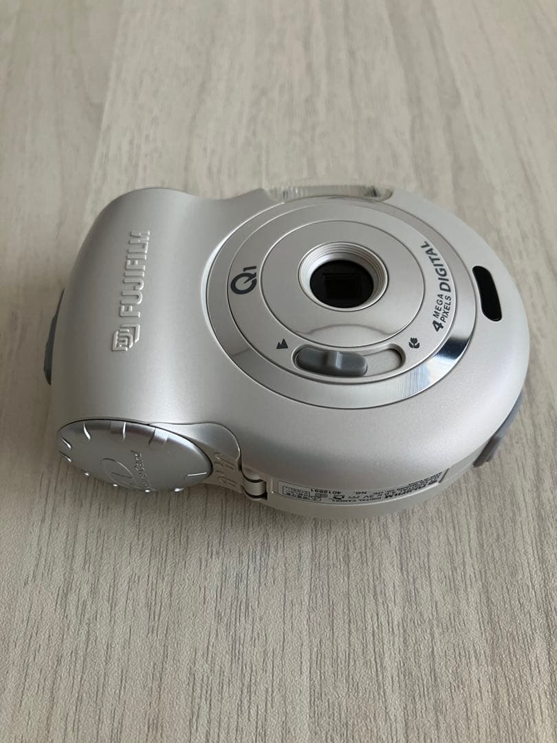 【希少・動作品・箱と説明書付】 FUJIFILM デジタルカメラ DQ-1