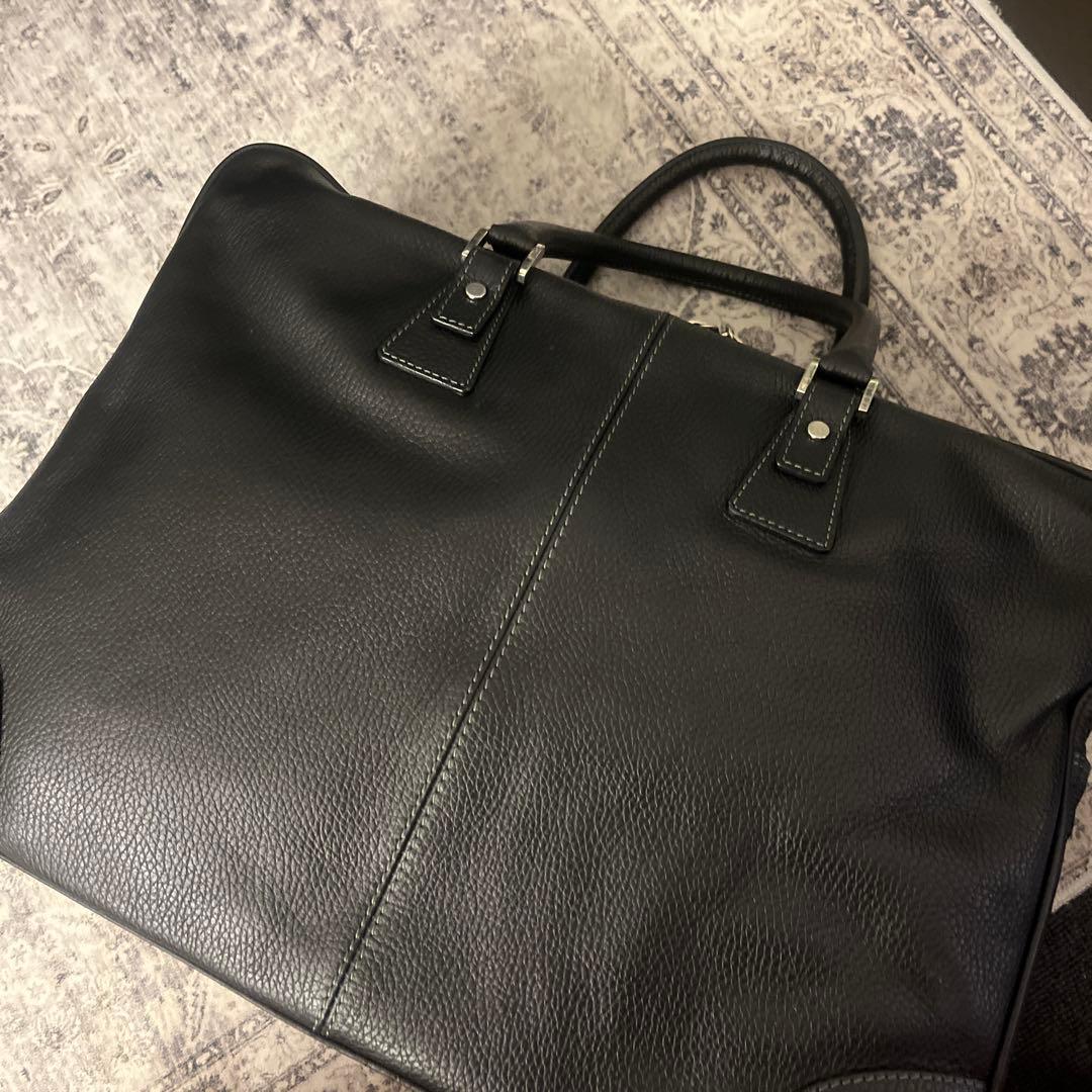イタリア製　新品同様　シボ本革　大型ボストンバッグ黒　ビジネスバッグ日本未上陸
