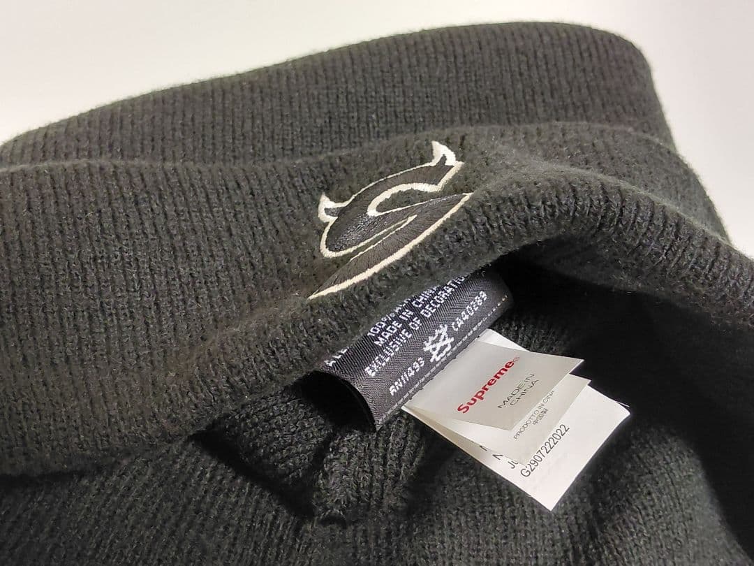 美品　Supreme　New Era　S Logoツノ　Beanie　Black