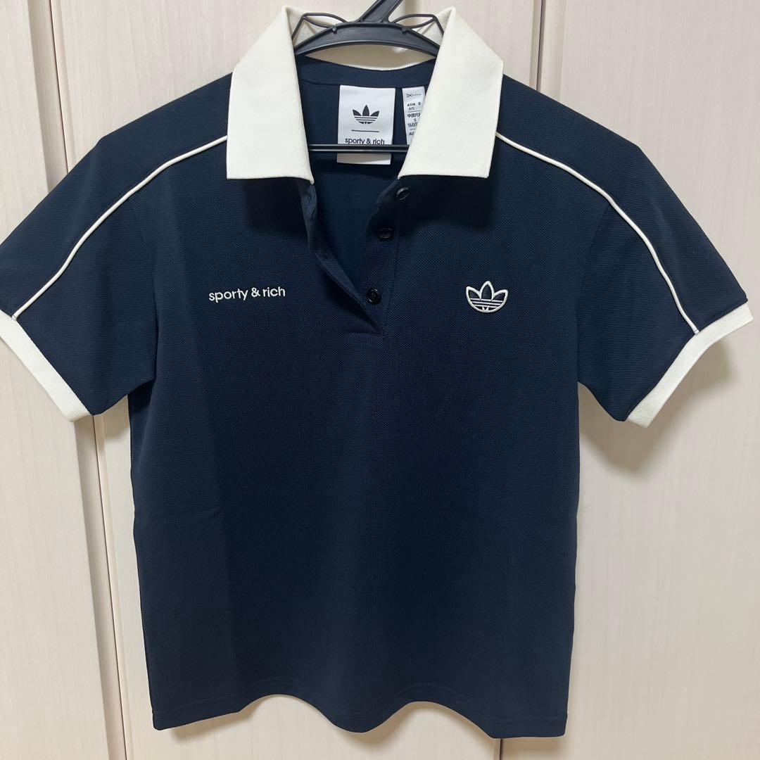 アディダス　SPORTY & RICH ポロTシャツ ネイビー
