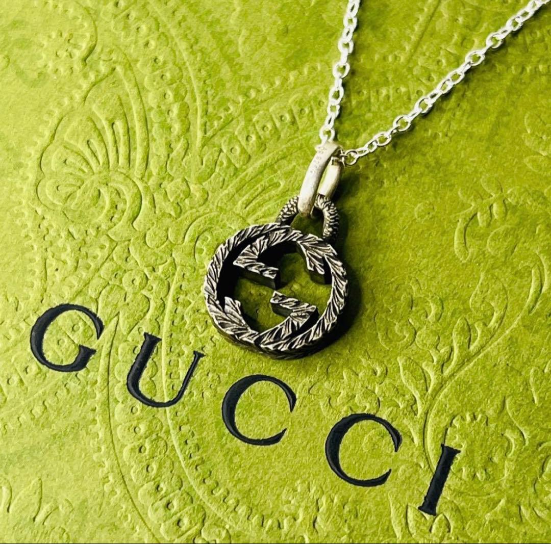 GUCCI シルバー ロゴペンダントネックレス
